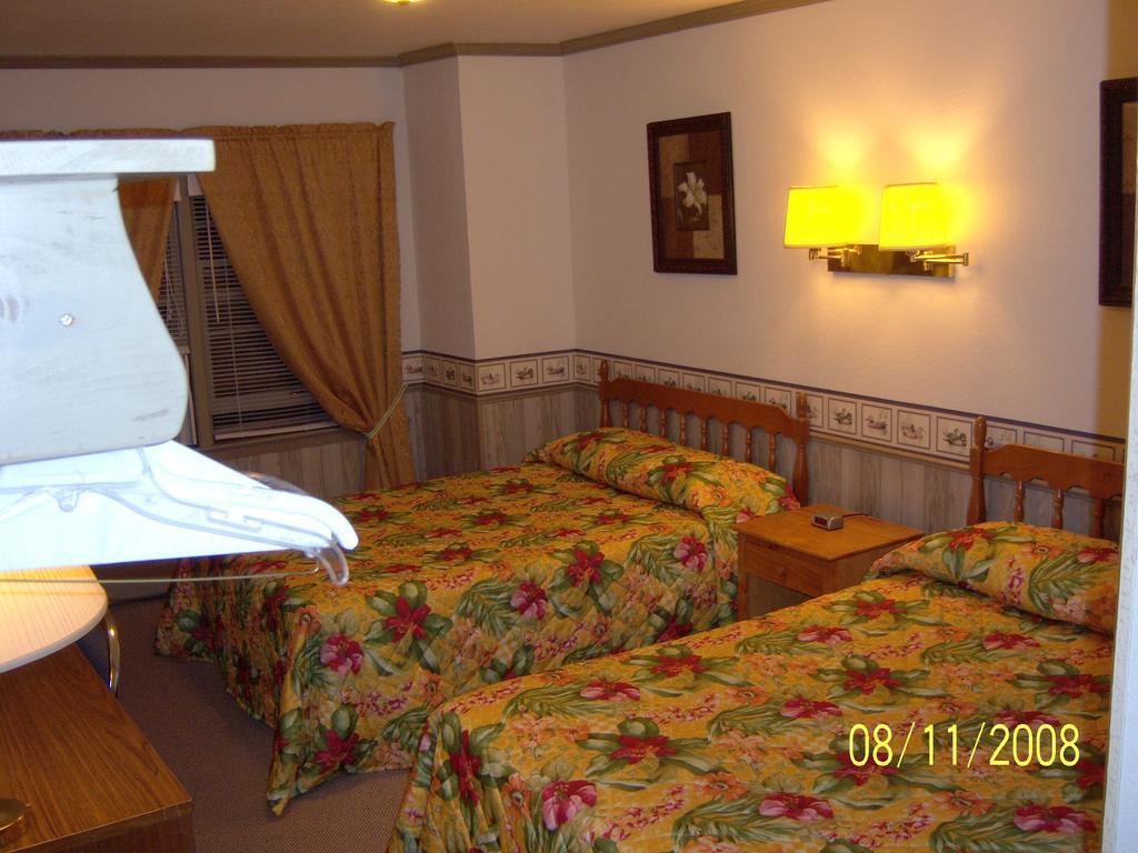Travelers Inn Motel Игл-Ривер Номер фото