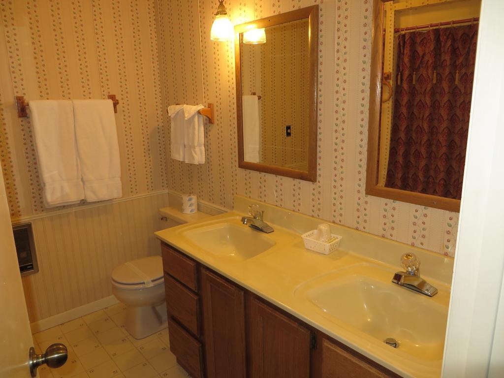 Travelers Inn Motel Игл-Ривер Номер фото
